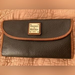 Dooney & Bourke wallet, like new